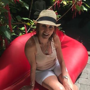 Meet your Posher, Linda